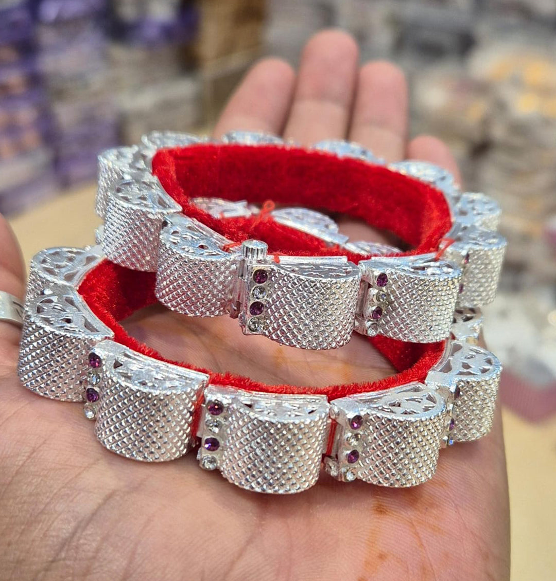 Marwadi Silver Openable Nogari with white Stone and Meena Work-91224