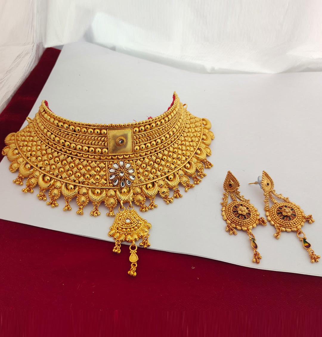 Traditional High Quality Gold Rajputi Necklace Set with Earing -301130
