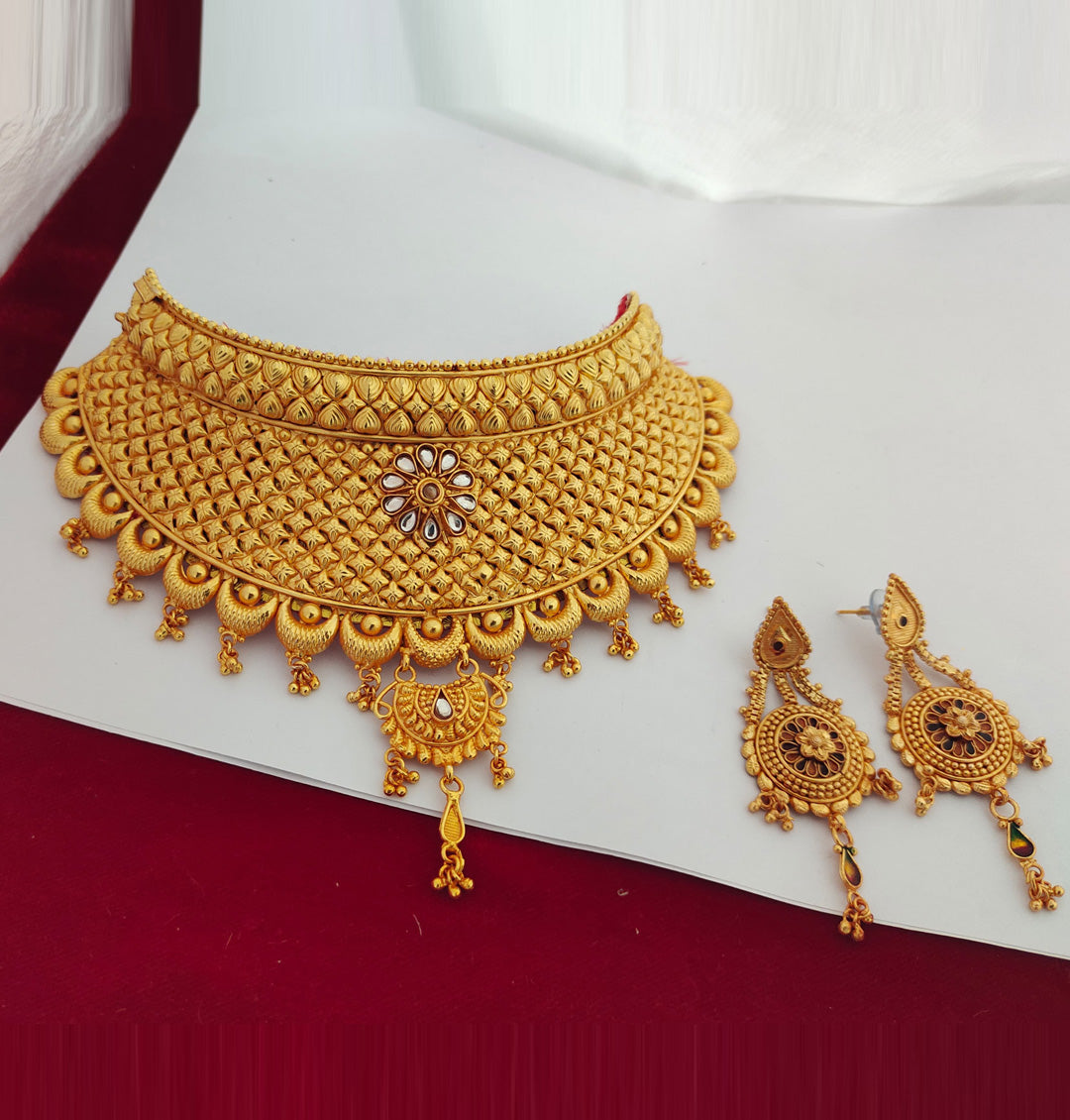 Traditional High Quality Gold Rajputi Necklace Set with Earing -301132