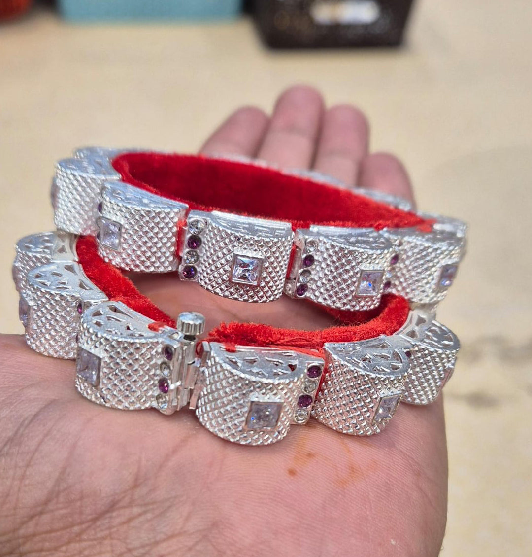 Marwadi Silver Openable Nogari with white Stone and Meena Work-91222