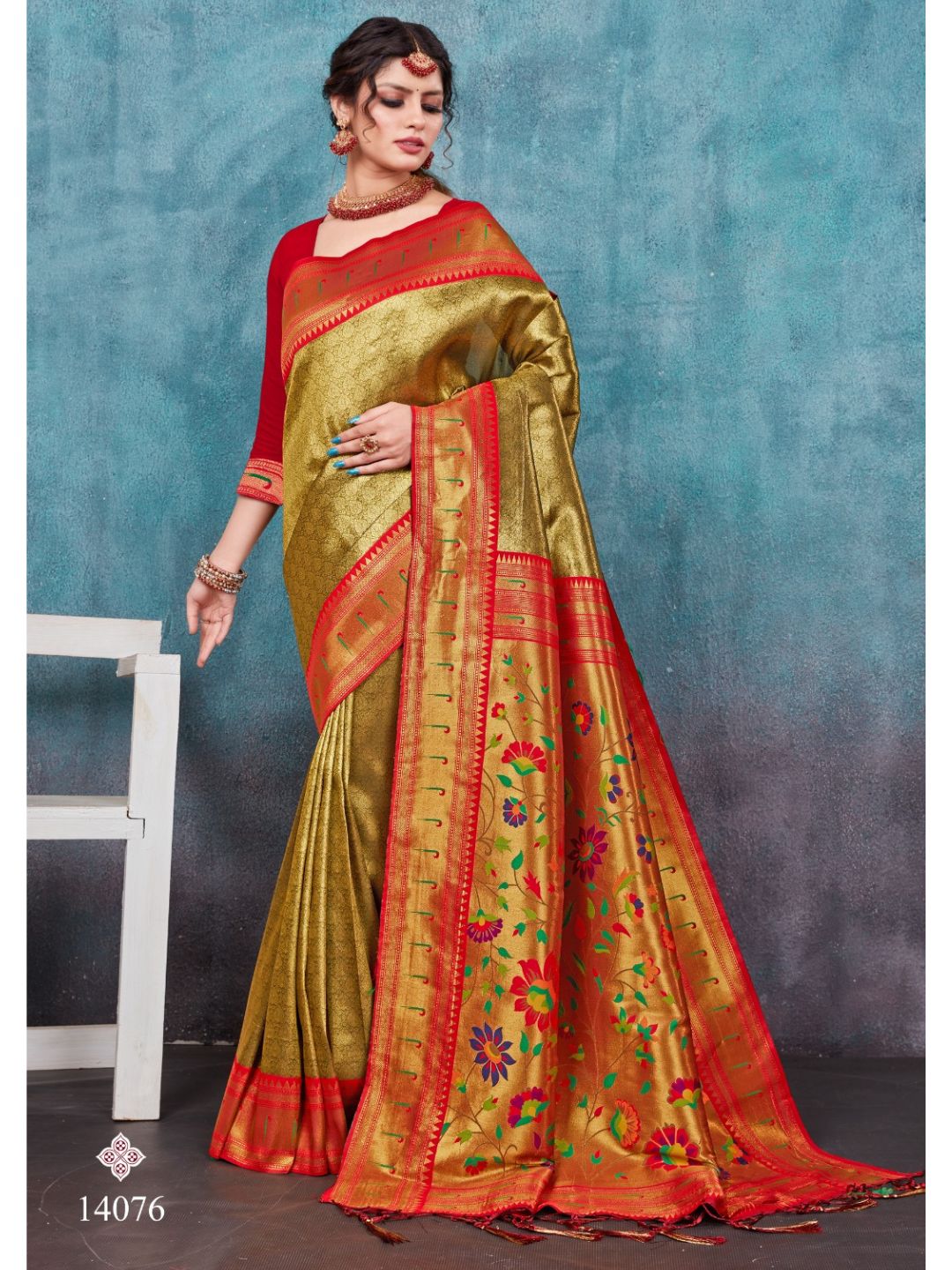 Weaving Paithani Silk Saree In Golden Color-81054