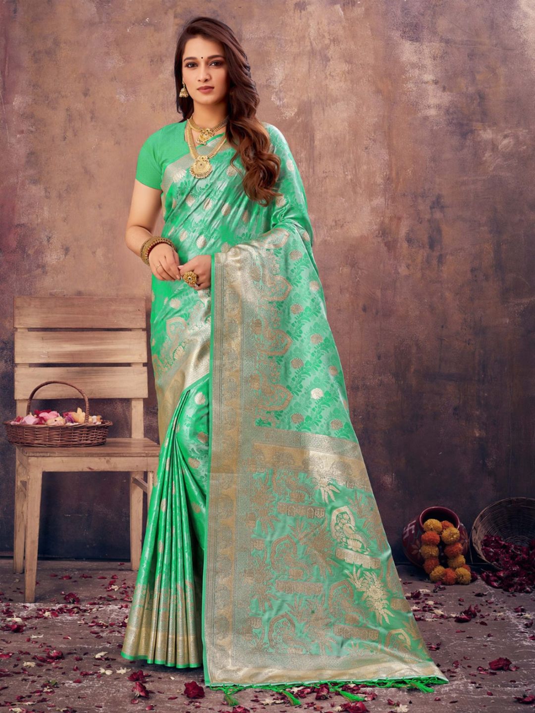 Weaving Banarasi Silk Saree In Green Color-81049