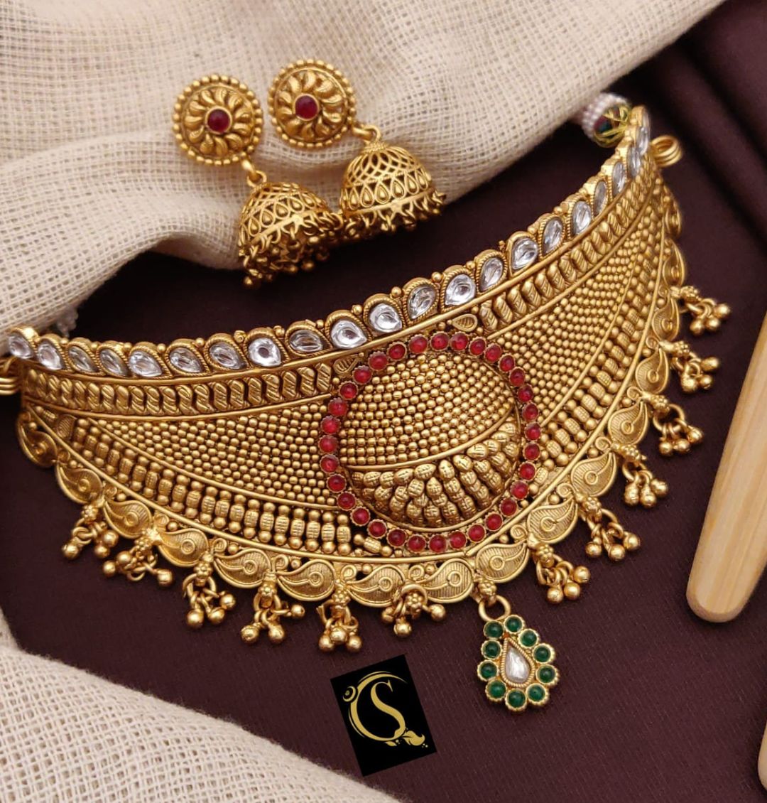 Women High Quility Gold Brass Rajwadi Choker Jewellery Set-81467