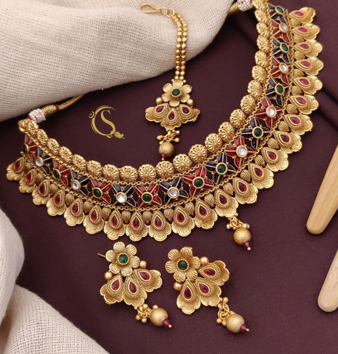 Women High Quility Gold Brass Rajwadi Choker Jewellery Set-81469