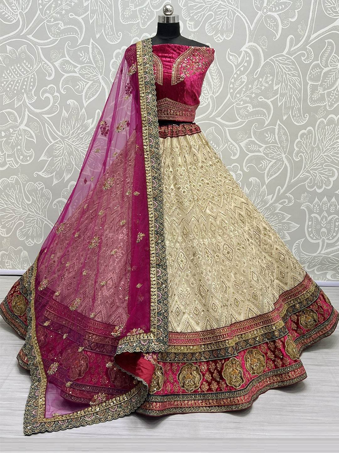 Net Bridal Lehenga Choli with Dupatta With Embroidered work in Pink color-91045