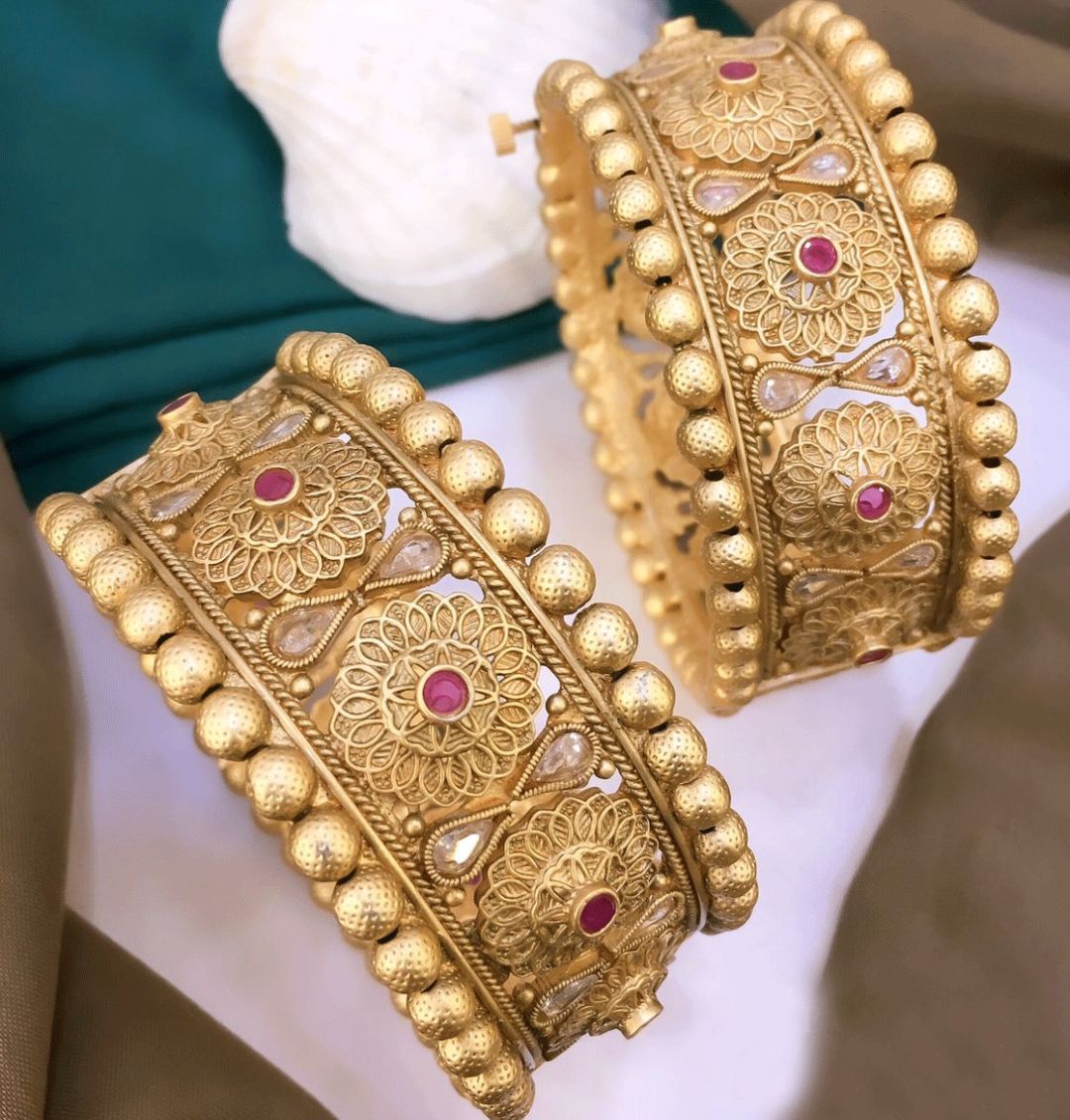 New Antique Designer Premium Quality Brass High Gold Openable Bangles Set-301054