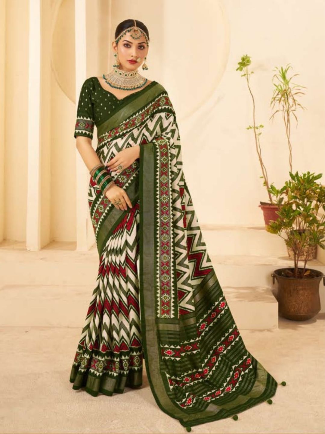 Velvet tusser Silk Brasso Saree in Green