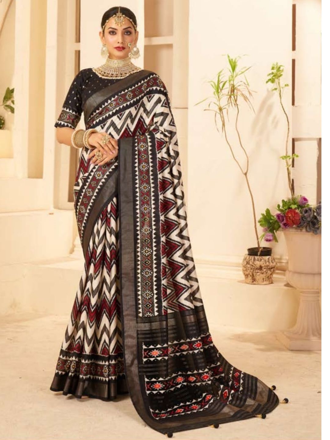 Velvet tusser Silk Brasso Saree in Black