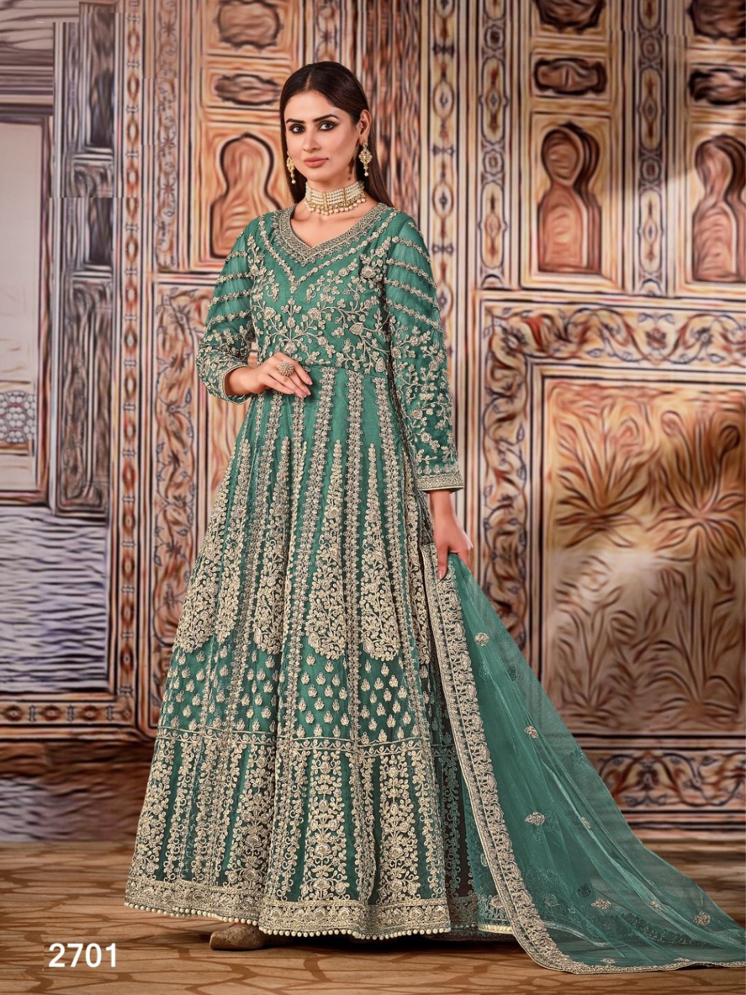 Embroidered Net Bollywood Floor Length Salwar Kameez in Green