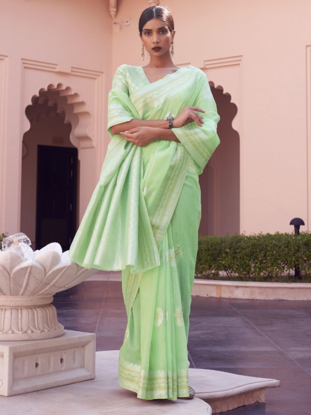 Weaving Linen Handloom Fastive Saree In Light Green