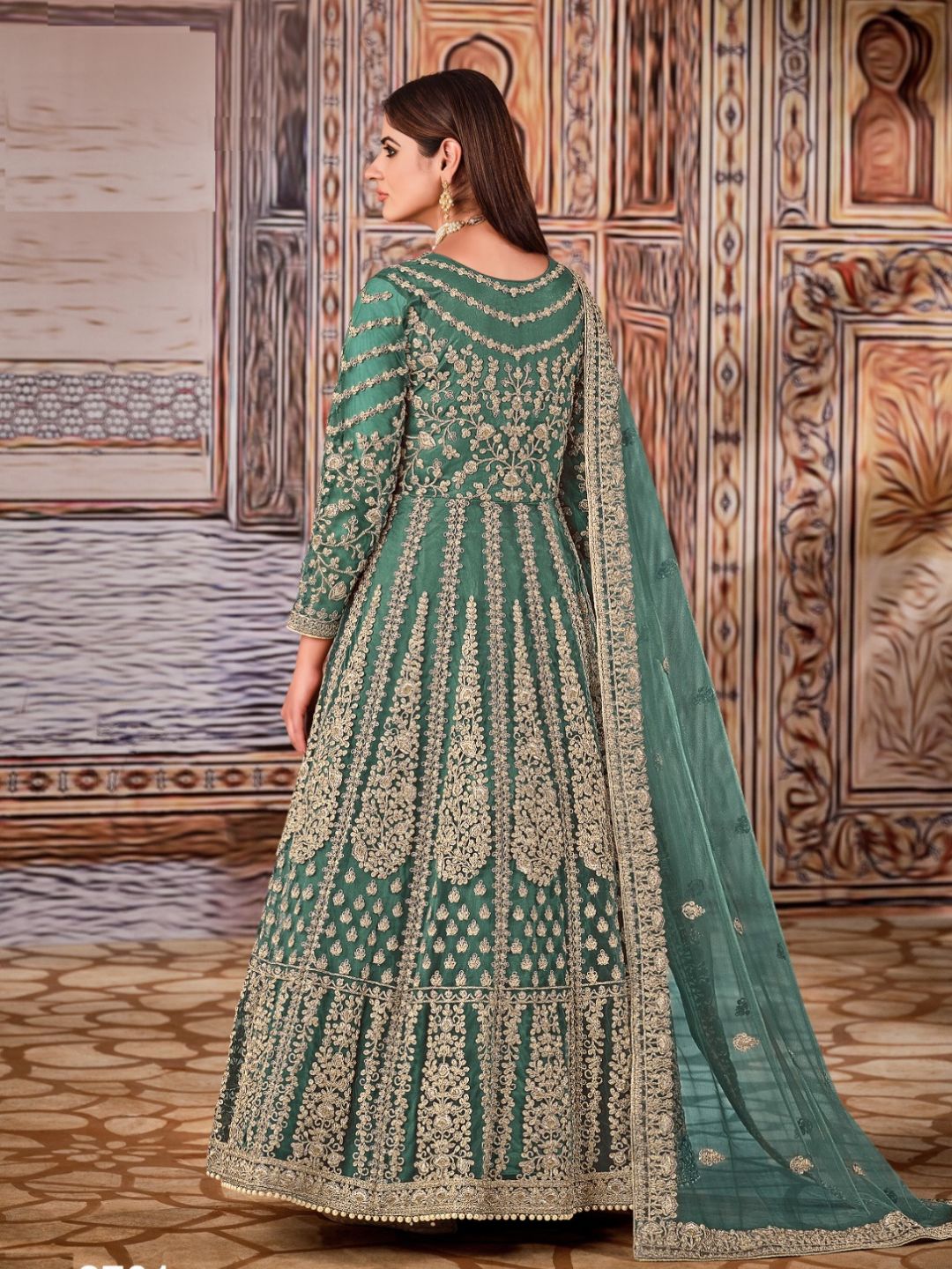 Embroidered Net Bollywood Floor Length Salwar Kameez in Green